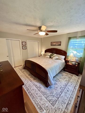 15830 E Lake Shore Drive N, Hope, IN 47246