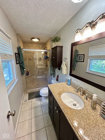 15830 E Lake Shore Drive N, Hope, IN 47246