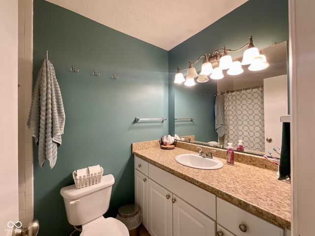 15830 E Lake Shore Drive N, Hope, IN 47246