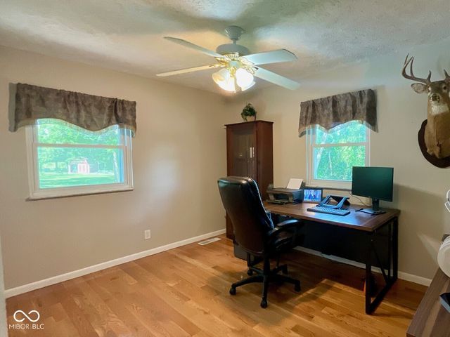 15830 E Lake Shore Drive N, Hope, IN 47246