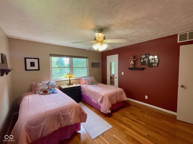 15830 E Lake Shore Drive N, Hope, IN 47246