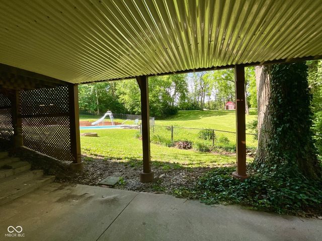 15830 E Lake Shore Drive N, Hope, IN 47246