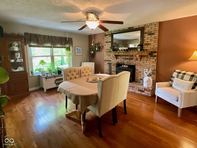 15830 E Lake Shore Drive N, Hope, IN 47246
