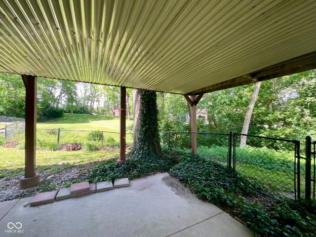 15830 E Lake Shore Drive N, Hope, IN 47246