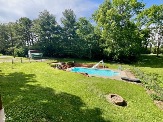 15830 E Lake Shore Drive N, Hope, IN 47246