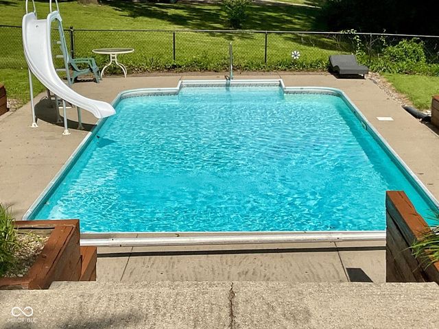 15830 E Lake Shore Drive N, Hope, IN 47246
