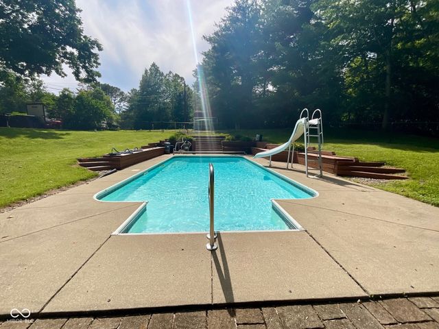 15830 E Lake Shore Drive N, Hope, IN 47246