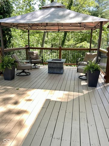 15830 E Lake Shore Drive N, Hope, IN 47246