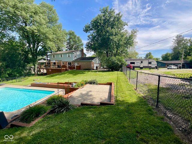 15830 E Lake Shore Drive N, Hope, IN 47246