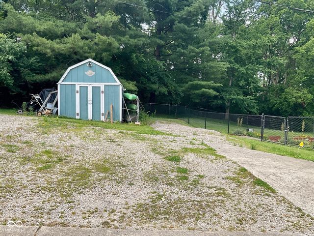 15830 E Lake Shore Drive N, Hope, IN 47246