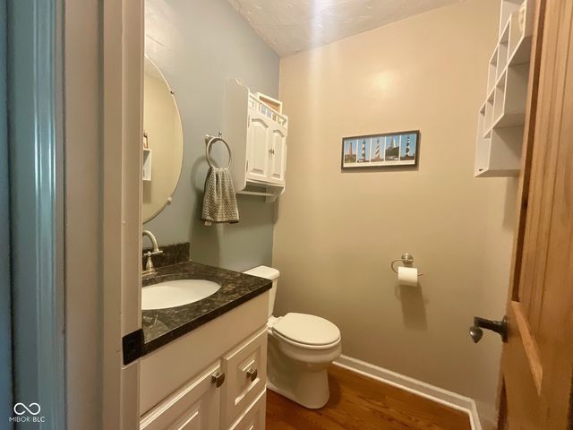 15830 E Lake Shore Drive N, Hope, IN 47246
