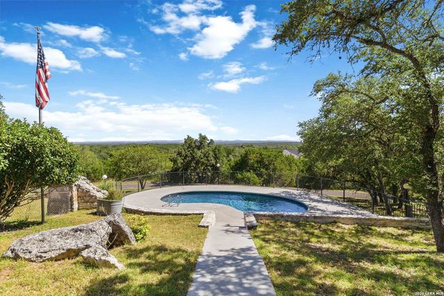 318 Remington Dr, Bergheim, TX 78004