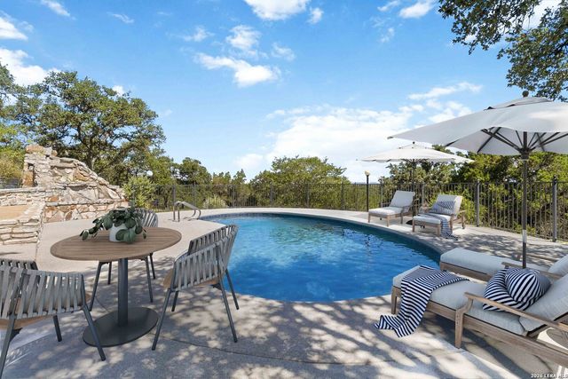 318 Remington Dr, Bergheim, TX 78004