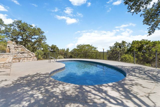 318 Remington Dr, Bergheim, TX 78004