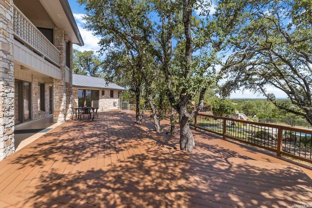 318 Remington Dr, Bergheim, TX 78004
