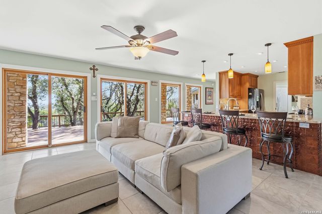 318 Remington Dr, Bergheim, TX 78004