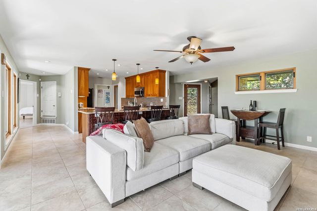 318 Remington Dr, Bergheim, TX 78004