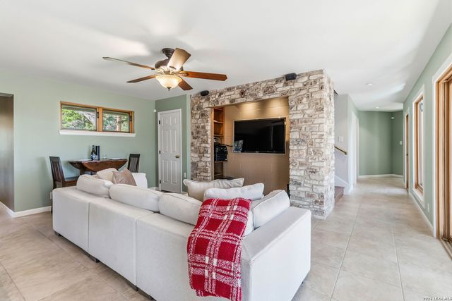 318 Remington Dr, Bergheim, TX 78004