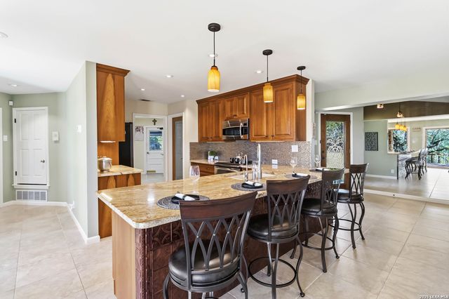 318 Remington Dr, Bergheim, TX 78004
