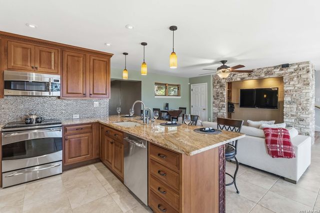 318 Remington Dr, Bergheim, TX 78004