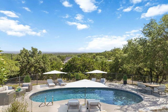 318 Remington Dr, Bergheim, TX 78004