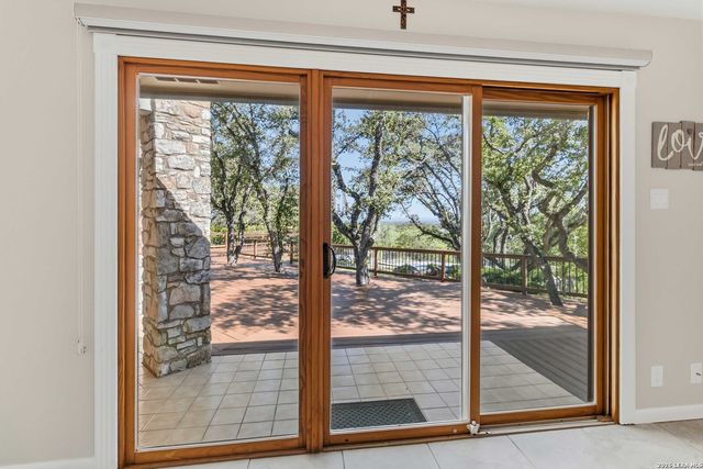 318 Remington Dr, Bergheim, TX 78004