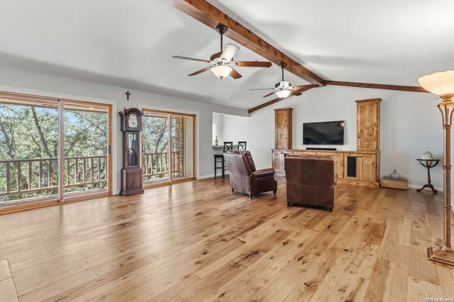 318 Remington Dr, Bergheim, TX 78004