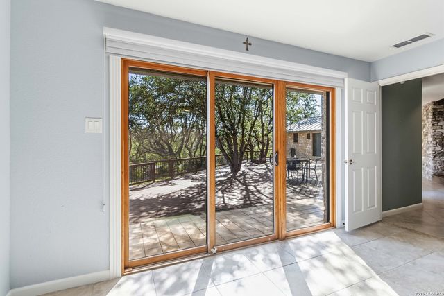 318 Remington Dr, Bergheim, TX 78004