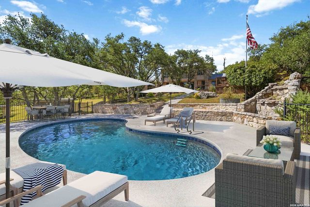 318 Remington Dr, Bergheim, TX 78004