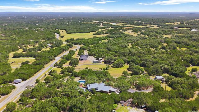 318 Remington Dr, Bergheim, TX 78004