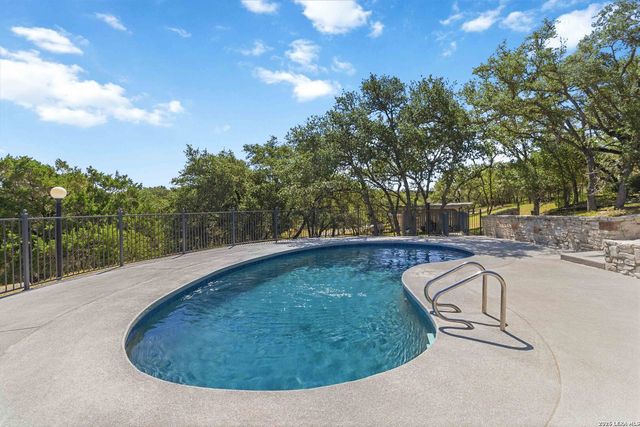 318 Remington Dr, Bergheim, TX 78004