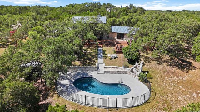 318 Remington Dr, Bergheim, TX 78004