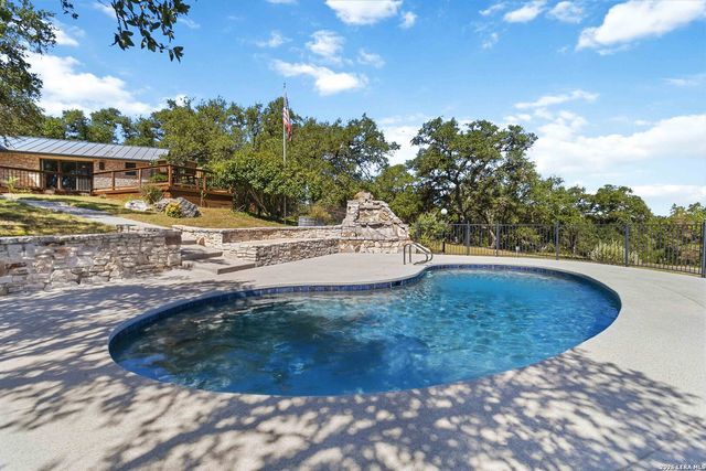 318 Remington Dr, Bergheim, TX 78004