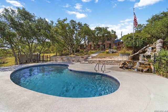 318 Remington Dr, Bergheim, TX 78004