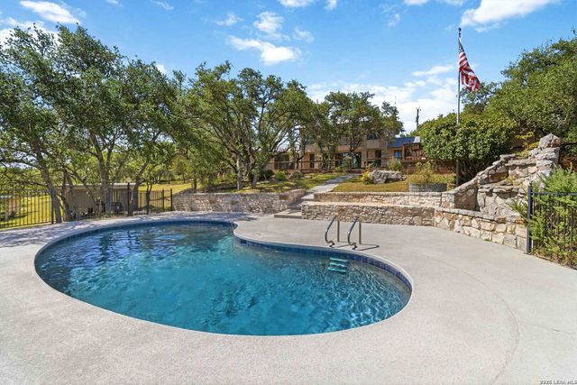 318 Remington Dr, Bergheim, TX 78004
