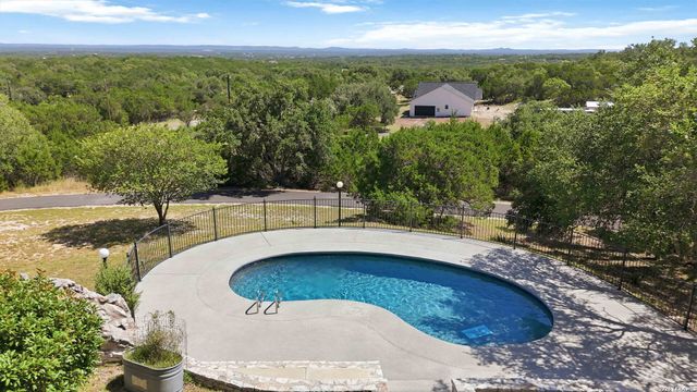 318 Remington Dr, Bergheim, TX 78004
