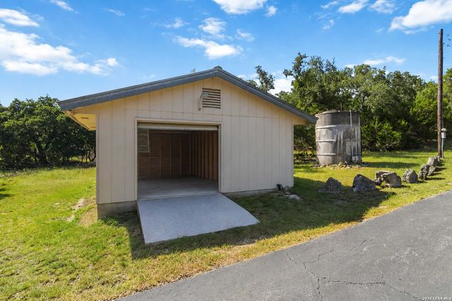 318 Remington Dr, Bergheim, TX 78004