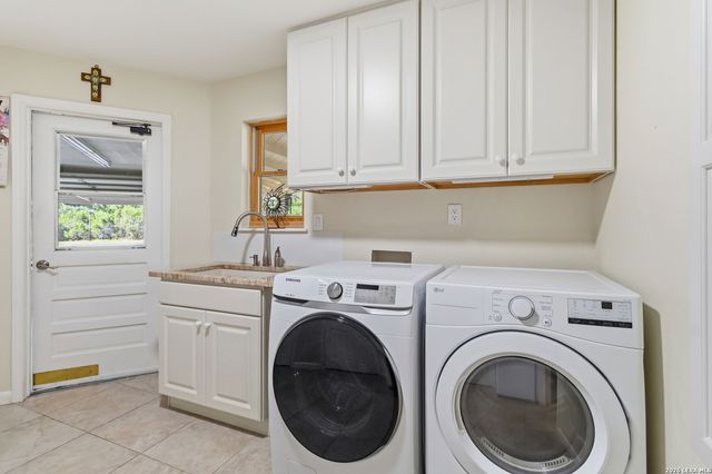 318 Remington Dr, Bergheim, TX 78004