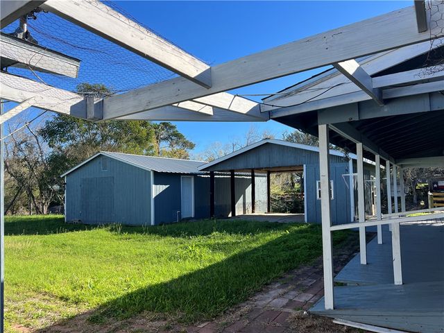 100 Kelly Lane, Lake City, TX 78368