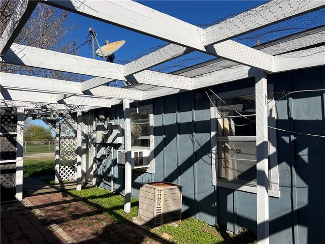 100 Kelly Lane, Lake City, TX 78368