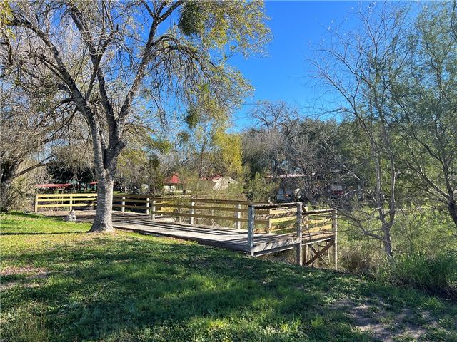 100 Kelly Lane, Lake City, TX 78368