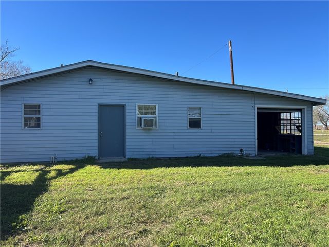 100 Kelly Lane, Lake City, TX 78368