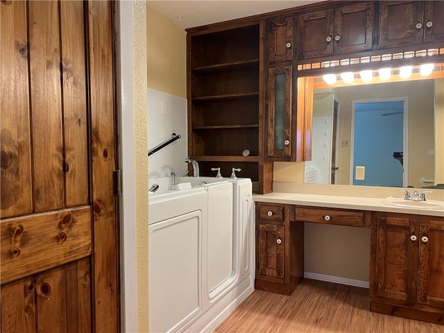 100 Kelly Lane, Lake City, TX 78368