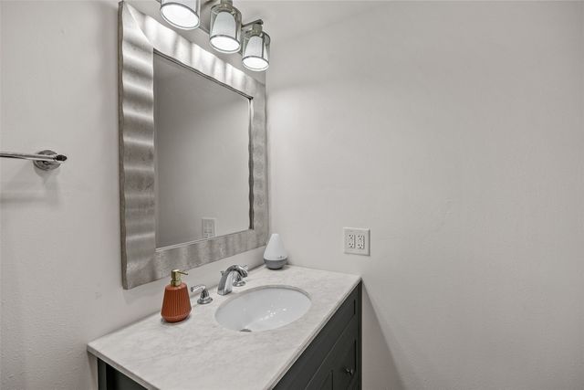 2629 Mt Vernon Road SE, Cedar Rapids, IA 52403