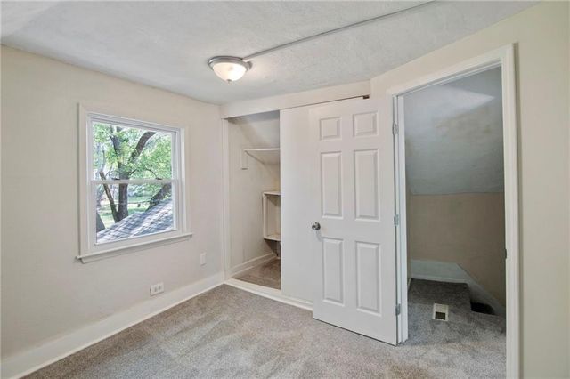 1207 S 2nd Street, Leavenworth, KS 66048