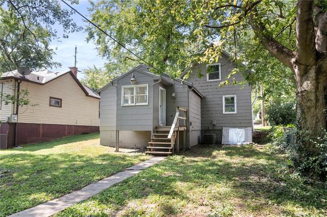 1207 S 2nd Street, Leavenworth, KS 66048