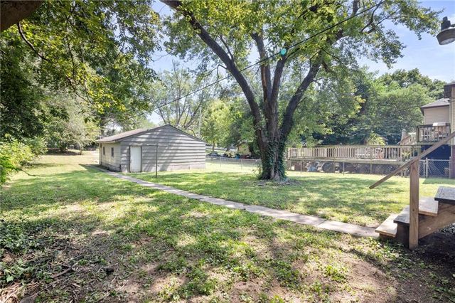 1207 S 2nd Street, Leavenworth, KS 66048