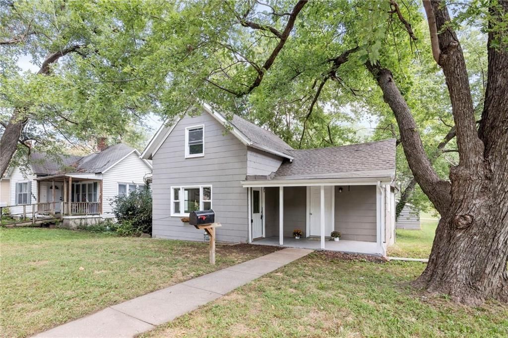 1207 S 2nd Street, Leavenworth, KS 66048