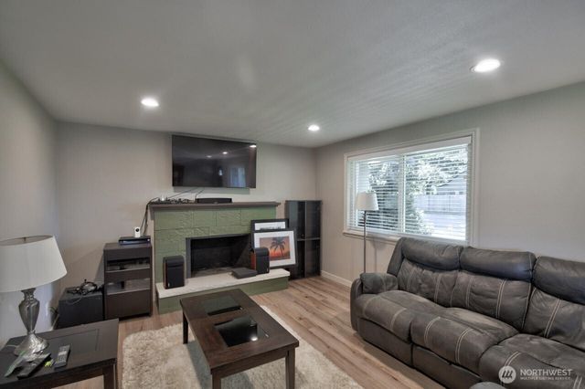 10819 57th Street E, Puyallup, WA 98372