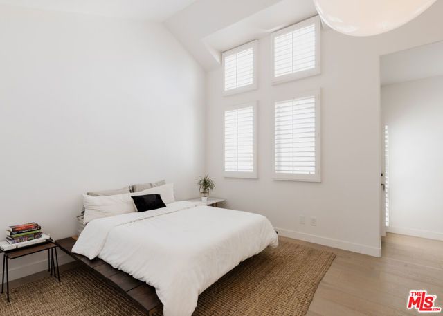 6435 Zumirez Drive 8, Malibu, CA 90265